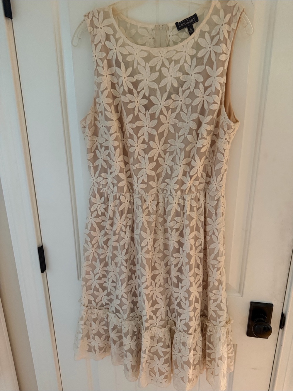 Luxology Cream Daisy Floral Overlay Lace Sleeveless Dress Size 16